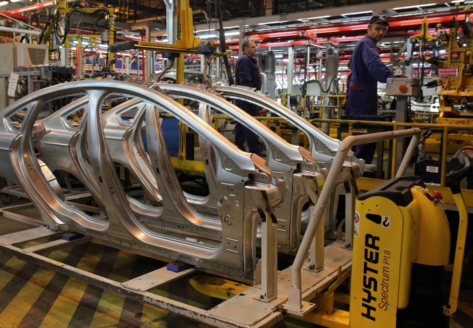 АвтоВАЗ снизит выпуск автомобилей Lada в 2025 году до 325 тысяч машин